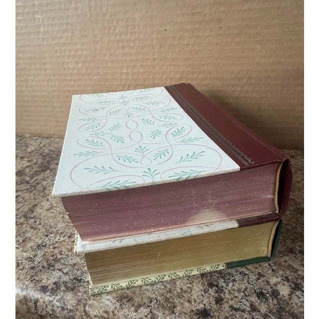 Vintage Reader’s Digest Condensed Books – Red & Green Decorative Library Set For Sale - Image 4 of 6