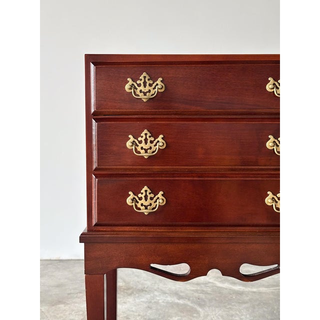 Wood Georgian Chippendale Mahogany Three-Drawer Chest on Stand, 1960s For Sale - Image 7 of 16