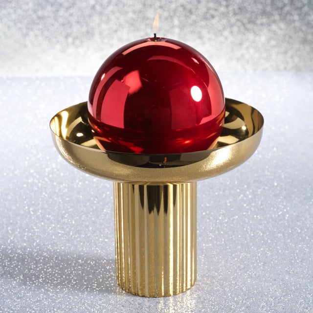 This beautiful serving bowl features a polished stainless steel, which means your favorite fruits will stand out brightly...