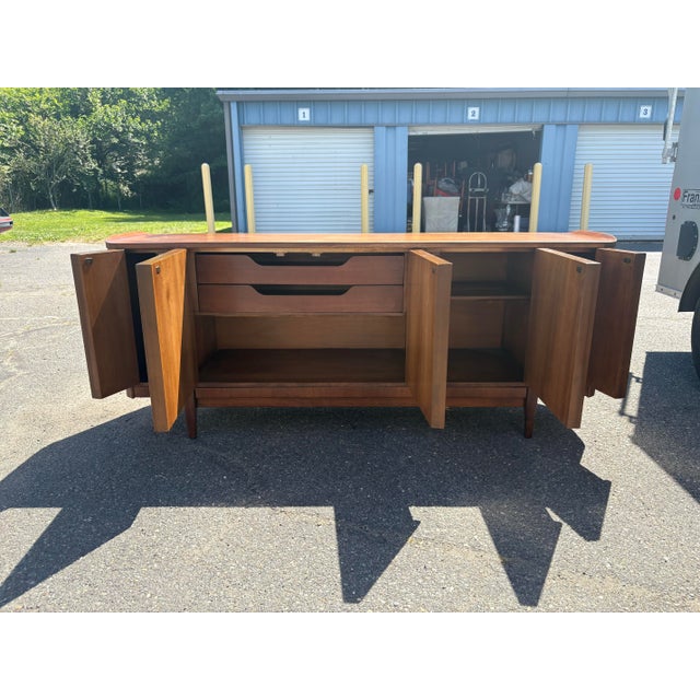 1960s American of Martinsville Mid Century Walnut Sideboard Buffet Credenza For Sale - Image 9 of 10