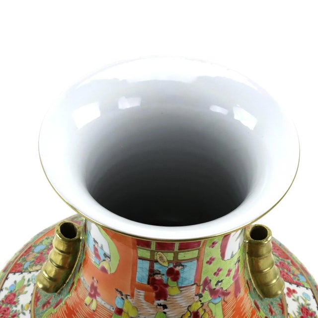 A Pair of Large Guangcai Porcelain Vases in the 19th Century For Sale - Image 4 of 13