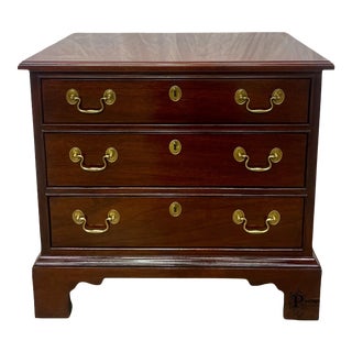 Vintage White Furniture Chippendale Style Solid Mahogany Nightstand For Sale