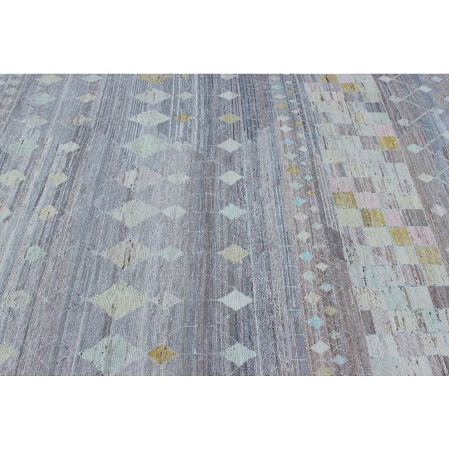 Casual Modern Rug in Light Grey by Keivan Woven Arts, 6'10"x9'5" For Sale - Image 12 of 16