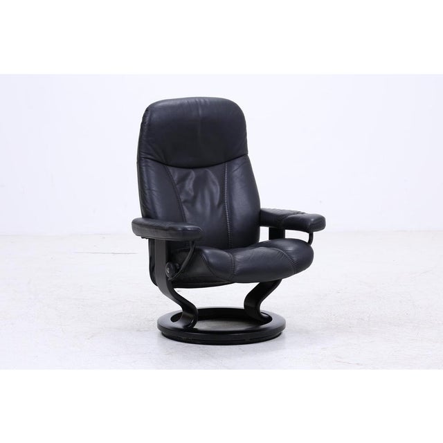 Set of Consul Recliner with Ottoman in Leather from Stressless For Sale - Image 4 of 18