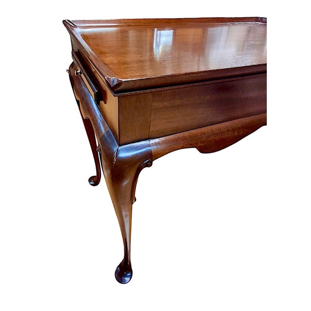 1940s Queen Anne Style Mahogany Tea Table With Double Pullout Trays For Sale - Image 4 of 10