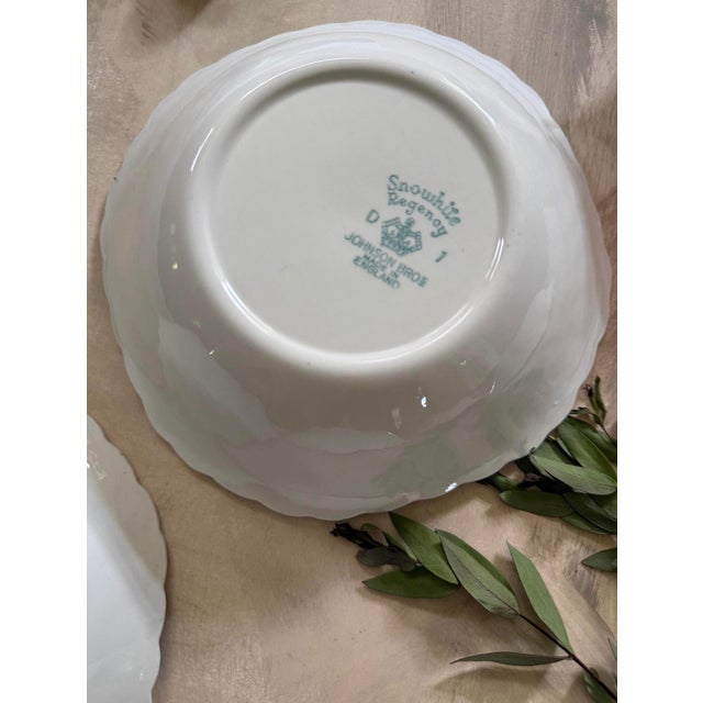 Ceramic Early 20th Century Johnson Brothers in Snow White Pattern 6.25” Bowls | English Ironstone | Cottage Core | Farmhouse Decor - Set of Five (5) For Sale - Image 7 of 10