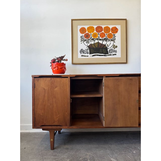 1960s Walnut Credenza by Stanley Furniture For Sale In Los Angeles - Image 6 of 14