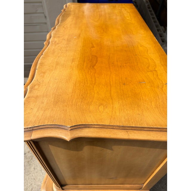 Vintage French Provincial Tall Boy Dresser / Chest of Drawers. Great condition. Minimal household wear. Original hardware....