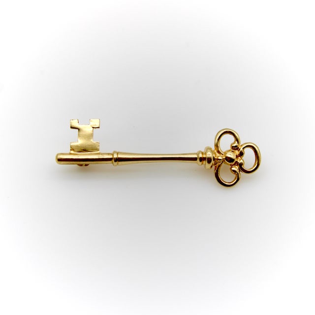 Modern Vintage 14k Gold Tiffany & Co. Key Brooch For Sale - Image 3 of 10