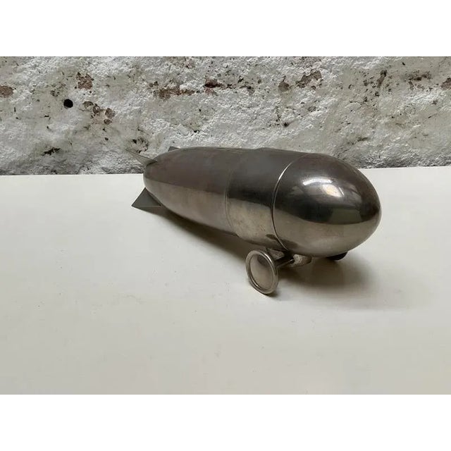 Art Deco Zeppelin Cocktail Shaker in Chrome-Plated Metal, Central Europe, 1940s For Sale - Image 6 of 13