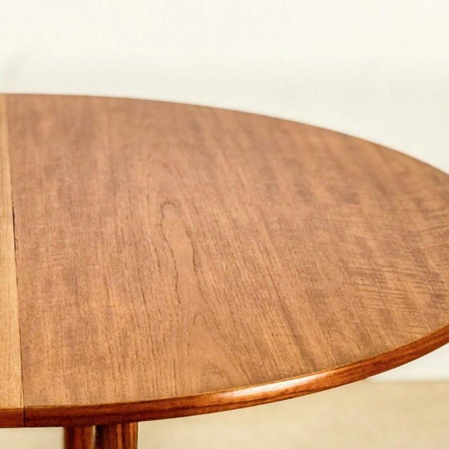 Mid-Century Modern Danish Round Extendable Dining Table in Teak For Sale - Image 5 of 13