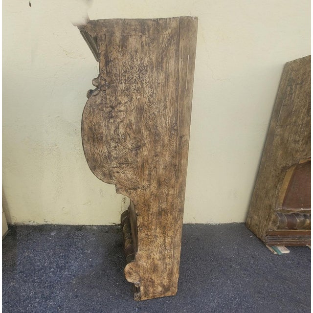 Brown 17th Century Italian Baroque Carved, Painted and Gilded Wood Wall Brackets, Set of 2 For Sale - Image 8 of 18