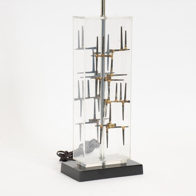 Incredible 1960s brutalist table lamp designed by the sculptor Richard Barr for the Laurel Lamp Co. This lamp features...