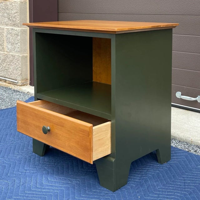 An early 21st century Moosehead American Shaker style solid maple / birch & hunter green nightstand consisting of an open...