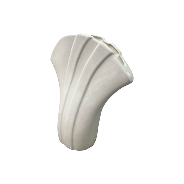 We have for your consideration a gorgeous vintage postmodern planter / vase from around the 1980s. Vase consist of a white...