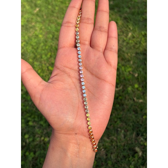 Art Deco 6.02ct Round Cut Multi Sapphire Bezel-Set Tennis Bracelet in 14k Yellow Gold For Sale - Image 3 of 14