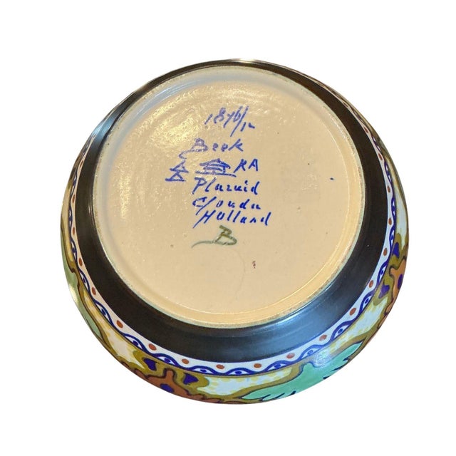 Art Nouveau 1920s Large Gouda Signed Special Artist Pic Fleur For Sale - Image 3 of 4