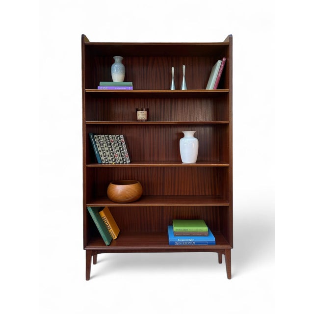 Vintage Mahogany Bookshelf, 1960s, in Very Good conditions. Designed 1960 to 1969