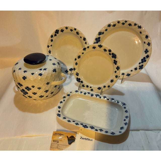 1980s New 1980s 58 Pieces European Dinner Set Diamond Shape Rim With Bleu Decoration by Rosenthal For Sale - Image 5 of 18