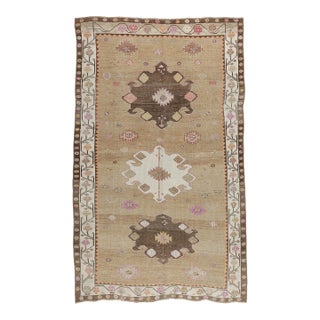 Mid 20th Century Turkish Kars Rug in Taupe, Ivory & Dusty Pink – Handwoven Anatolian Wool -5' 6'' X 10' 8'' For Sale