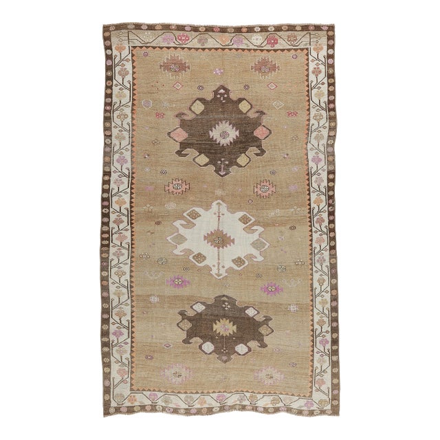Mid 20th Century Turkish Kars Rug in Taupe, Ivory & Dusty Pink – Handwoven Anatolian Wool -5' 6'' X 10' 8'' For Sale