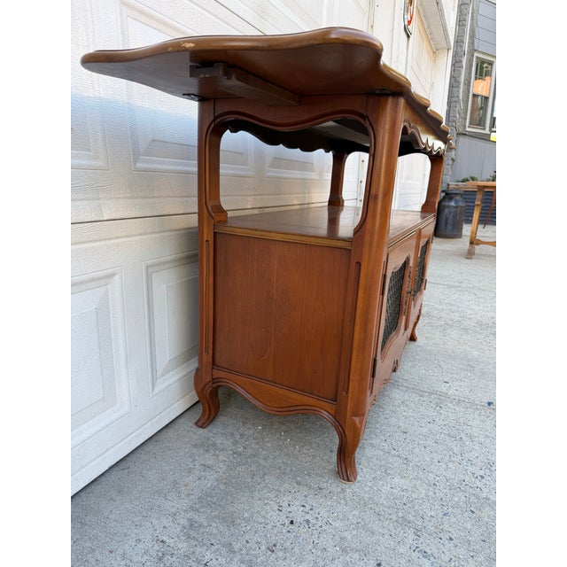 Vintage French Provincial Wood Server Cabinet With Drop-Leaf Top & Lattice Doors For Sale In New York - Image 6 of 12
