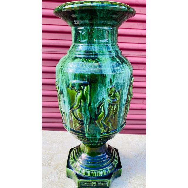 Vintage Large Majolica Classical Figaro Vase. For Sale In Philadelphia - Image 6 of 10