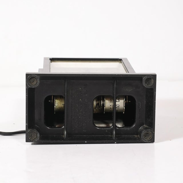 Art Deco Skyscraper Style Hammond Bakelite Electric Clock W/ Day Date Function For Sale - Image 12 of 13