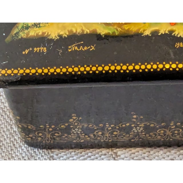 Artist: G. Kamardin (Г. Камардин) Year: 1985 (as indicated by the "85" marking on the lid and the Soviet-era style label)...