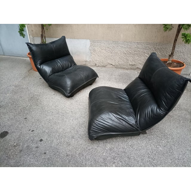 Published on design catalogs. Leather in very good condition well preserved. discoloration on the backrest I have official...