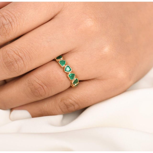 Natural 4.12 cts Zambian emerald band ring 18k gold For Sale - Image 9 of 18