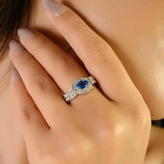 Ink Blue VRJewels 14k Gold Oval Cut Blue Sapphire and Diamond Halo Wave Ring Size 6.5 For Sale - Image 8 of 13