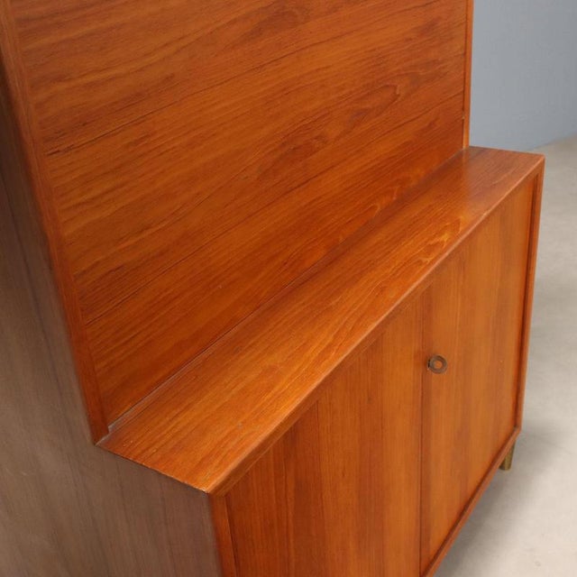 Brown Vintage Larch Veneer, Brass and Glass Display Bookcase, 1960s For Sale - Image 8 of 11