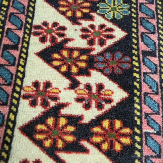 Yalameh Rug with Geometric Pattern For Sale - Image 6 of 11