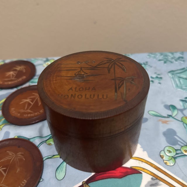 Bring a touch of Mid-Century retro charm to your home bar or kitchen with this beautiful vintage Hawaiian coaster set....