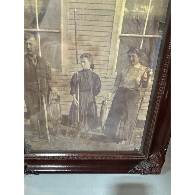 Up for consideration is a beautiful vintage print of a family in a wooden frame. This would look lovely in your home and...