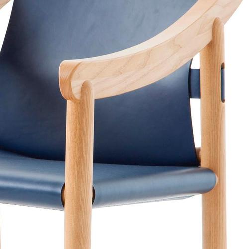 905 Armchair in Wood and Cowhide by Vico Magistretti for Cassina, Italy For Sale - Image 6 of 14