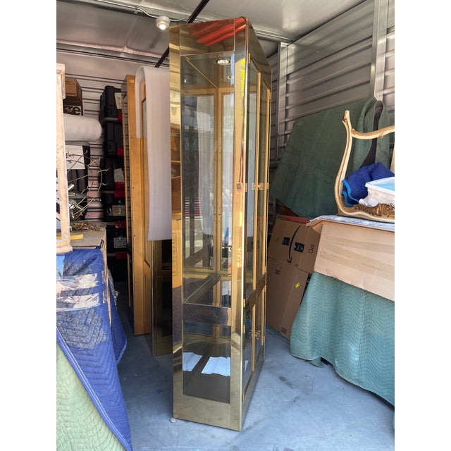Mid Century Attribution MasterCraft Brass Clad Vitrine #2 For Sale - Image 4 of 17