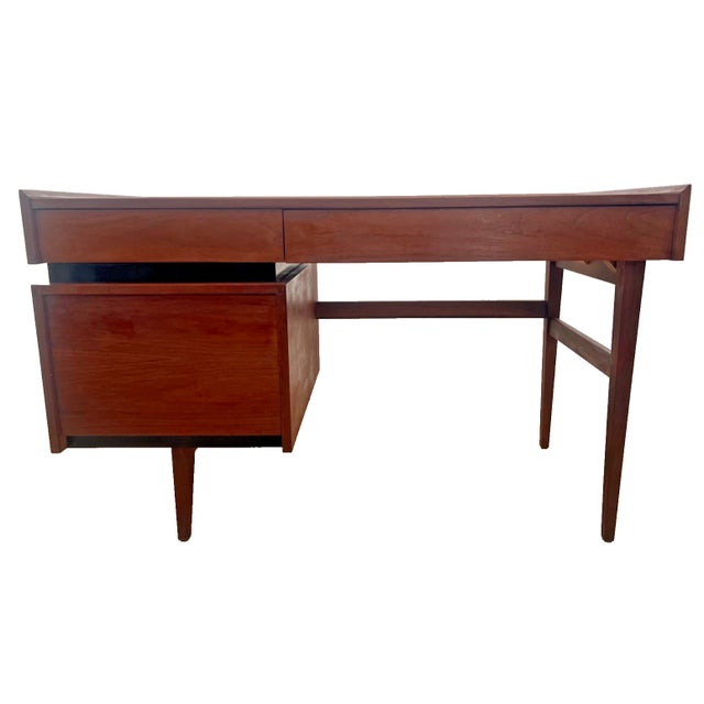 Mid-Century Modern Rare Mid-Century Modern Walnut Desk by Merton Gershun for Dillingham "Esprit" For Sale - Image 3 of 15