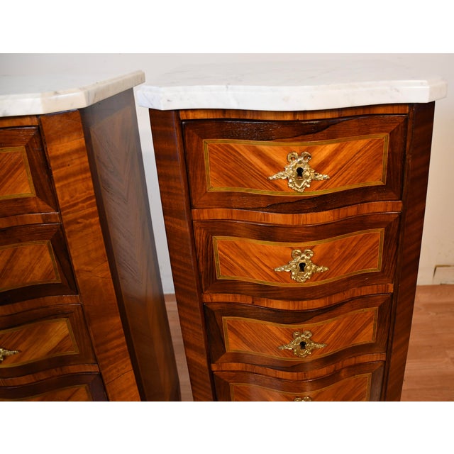 1900 - 1909 1900s Pair Antique French Louis XV Walnut & Satinwood Marble Top Lingerie Stands For Sale - Image 5 of 18