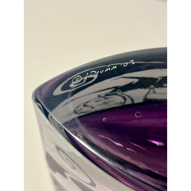 2003 Leandra Drumm Amethyst Etched Art Glass Girl & Cat Vase Signed 8″ For Sale In Los Angeles - Image 6 of 11