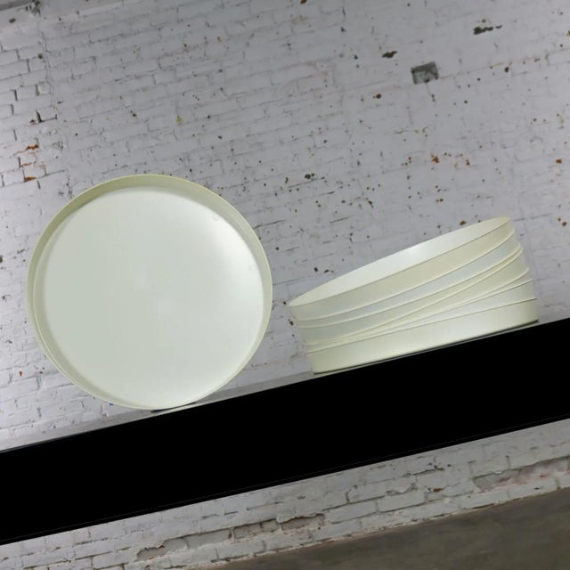 1970s Mid Century Modern Trays Round White Plastic Splatter Platters by Sabe’s For Sale - Image 9 of 11
