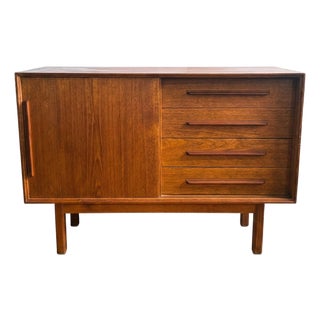 1970s Scandinavian Modern Teak Credenza / Cabinet For Sale