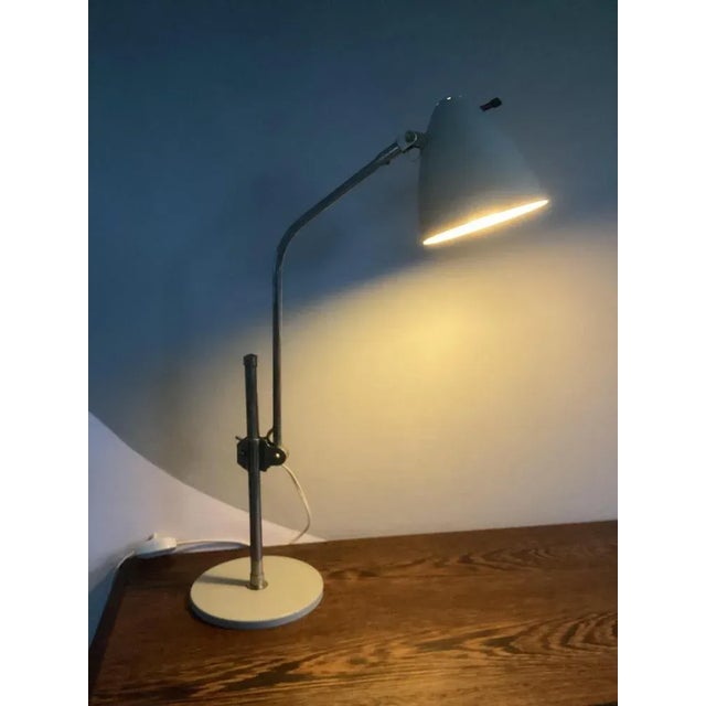 Sign on the top of the hood. Lamp holder e27. This piece has an attribution mark, I am sure that it is completely...