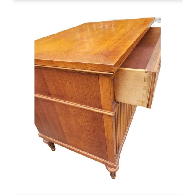 Mid-Century Henredon Custom Folio One Walnut Nightstands Bedside Tables , a Pair For Sale In Washington DC - Image 6 of 12