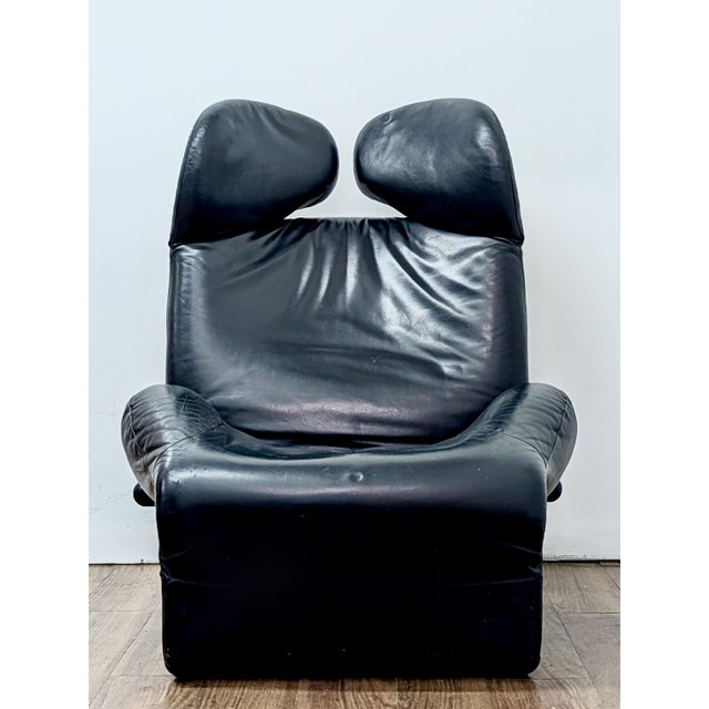 Postmodern 1980s Toshiyuki Kita Wink Black Leather Lounge Chair by Cassina (2 Lounge Chairs Available) For Sale - Image 3 of 13