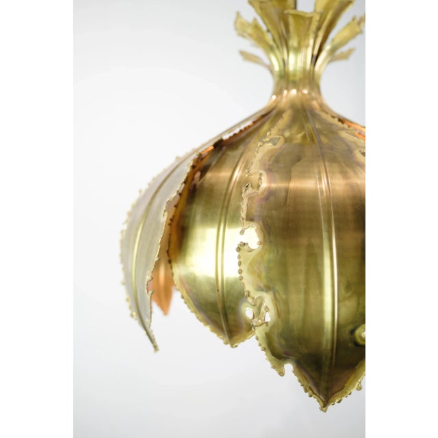 The ceiling lamp, known as "Onion" and created by the renowned designer Sven Aage Holm Sørensen in 1960, represents a...