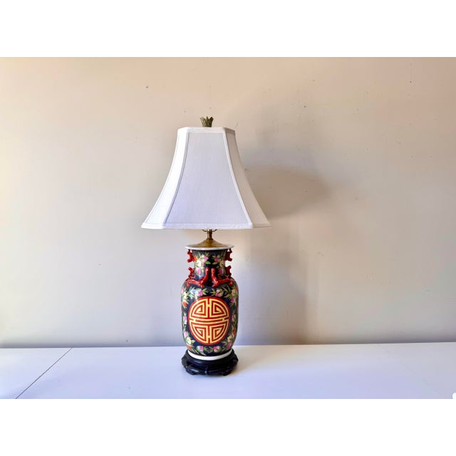 Vintage ming medallion crest style porcelain table lamp with square flare lampshade and fun palm finial.