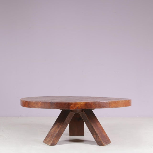 Brutalist Round Oak Wood Coffee Table, Netherlands, 1970s, in Very Good conditions. Designed 1970 to 1979