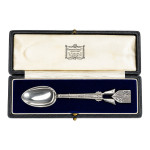 Nice Hunting Shotgun Armorial Coat of Arms Trophy Antique Sterling Silver Spoon With Leather Presentation Box
